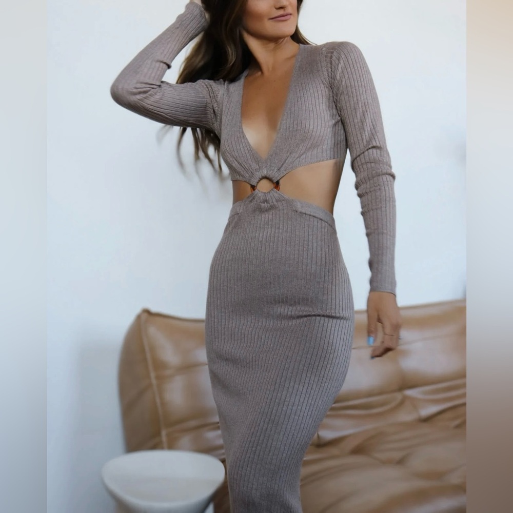Et Clet Ribbed Women’s Cut-Out Knit Midi Dress in Taupe